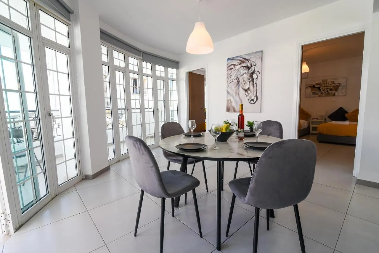 Jana'S 2-Br Apartment In לרנקה