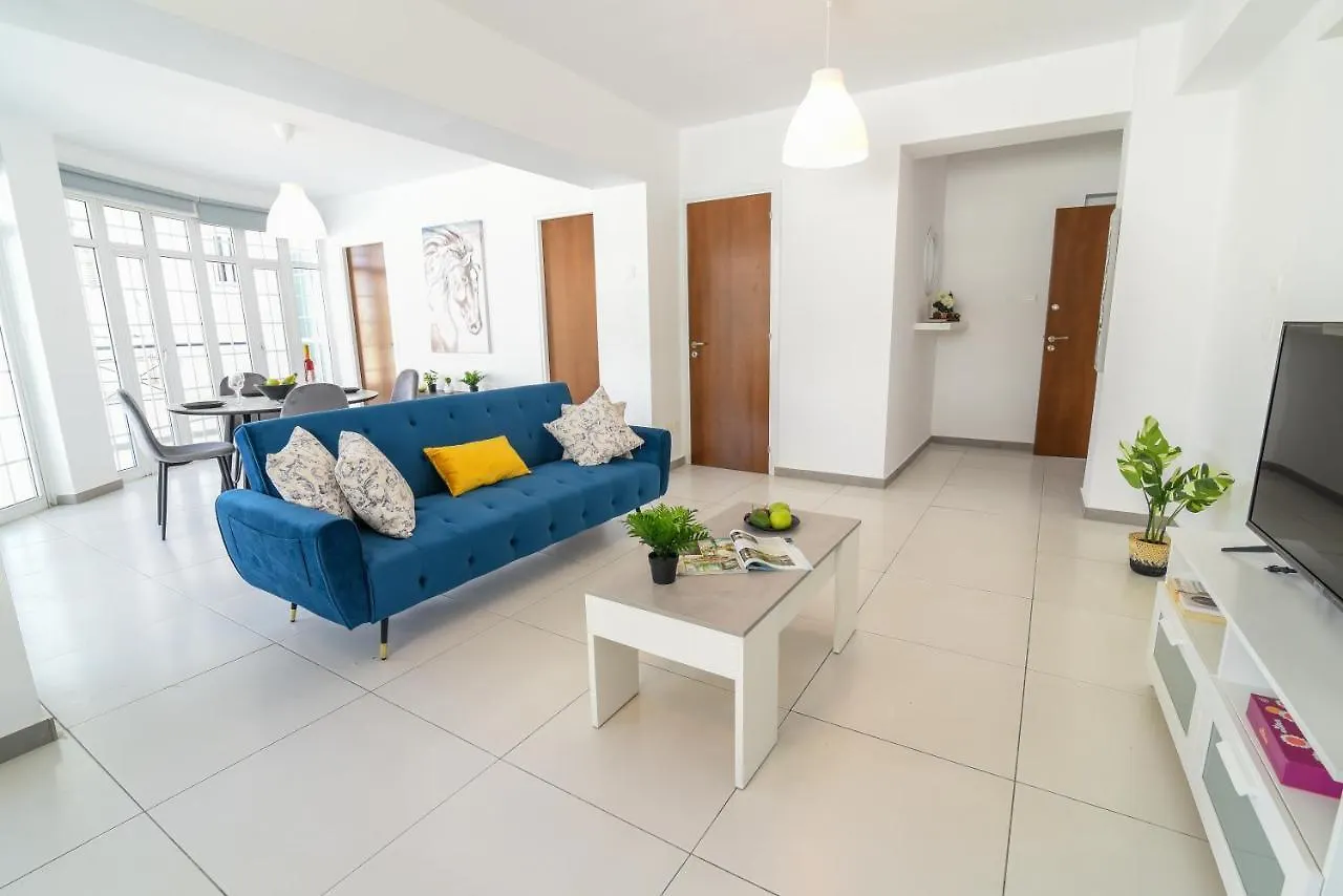 Jana'S 2-Br Apartment In לרנקה 0*,